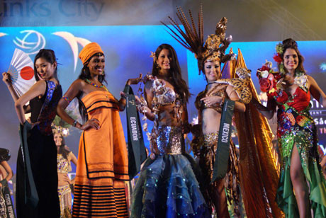 Lộng lẫy đêm thi Trang phục truyền thống Miss Earth 2010