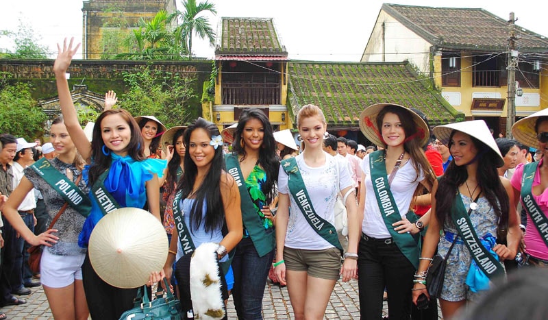 Hoa hậu Trái đất ghé thăm Hội An