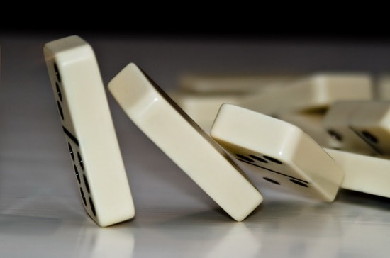 Khủng hoảng nợ công châu Âu: Hiệu ứng Domino liệu có xảy ra? 