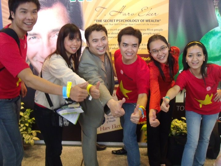 Cần tôn vinh và học hỏi từ những người giàu có!