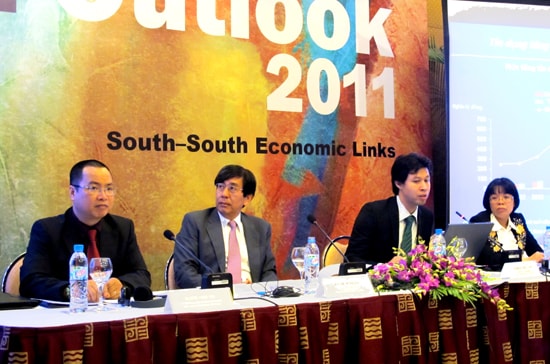 ADB hạ dự báo tăng trưởng 2011 của Việt Nam 