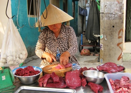 Dân giảm chi tiêu, hàng quán kinh doanh “nhỏ giọt”