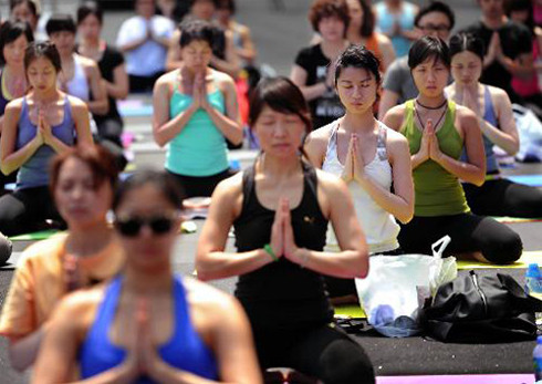 Ngày hội yoga chống ung thư vú ở Hong Kong