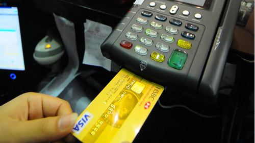 Thanh toán ở nước ngoài: Tiện lợi khi dùng thẻ