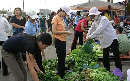 Thuế thu nhập “đè” công nhân nghèo