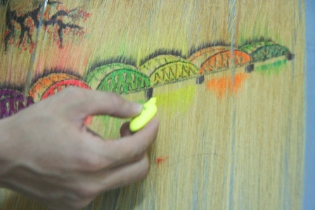 TP. Huế: Vẽ tranh trên... tóc