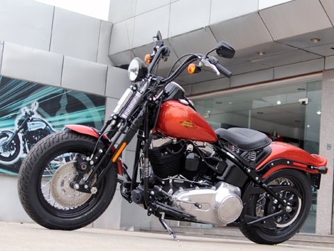 Harley Davidson CrossBones 2011 về Việt Nam