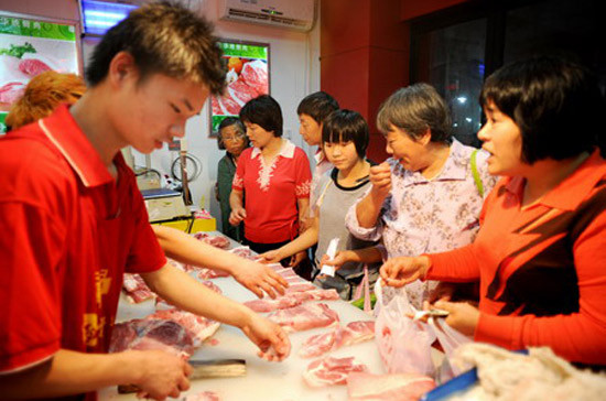 Dân Trung Quốc choáng với giá thịt heo cao ngất