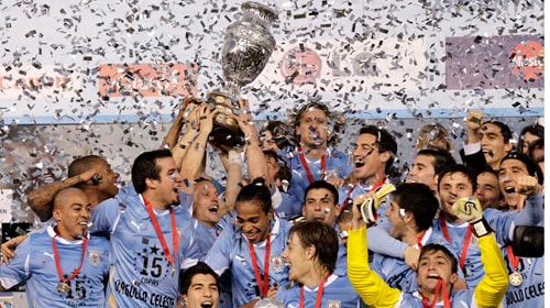 Forlan lập cú đúp, Uruguay lần thứ 15 đăng quang