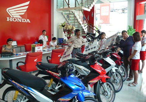 Giá xe máy Honda tăng chóng mặt