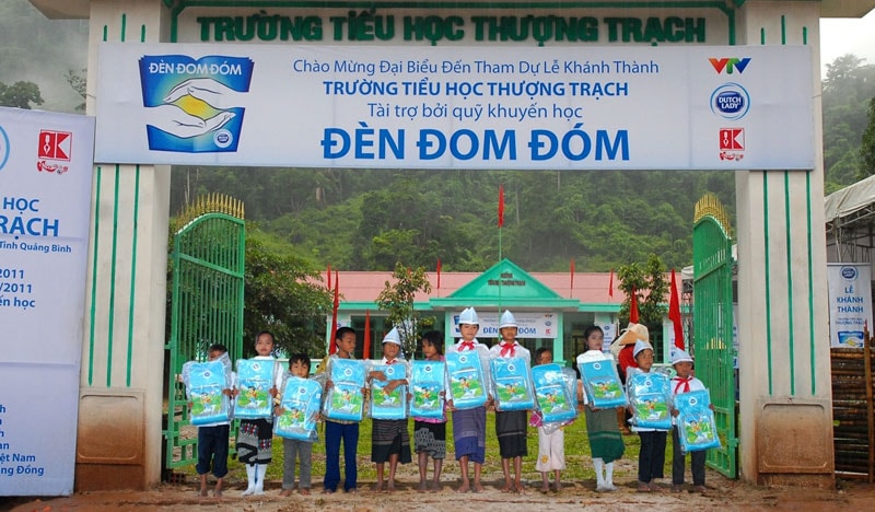 Nhãn hàng Cô gái Hà Lan khánh thành trường Đèn Đom Đóm thứ 7 