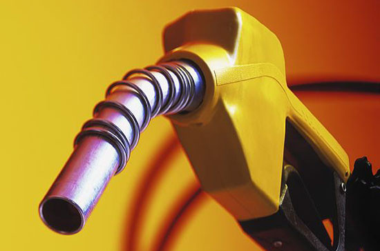 Giá xăng, dầu hồi phục nhưng bất ổn vẫn còn