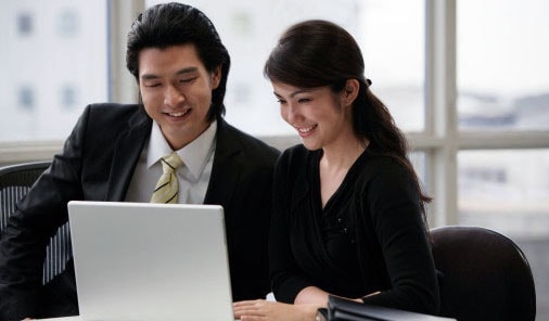 Làm gì khi bị sếp tán tỉnh