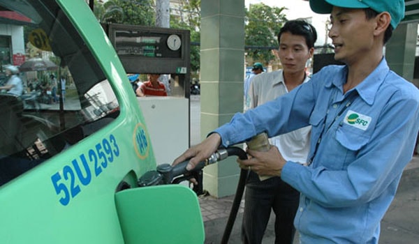 Giá xăng dầu ngược quy luật thị trường