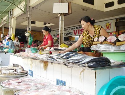 Thực phẩm ở chợ ồ ạt giảm giá