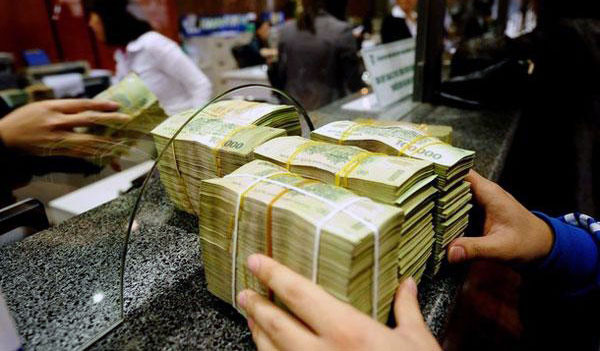 Fitch đánh giá vốn của ngân hàng Việt “mỏng”