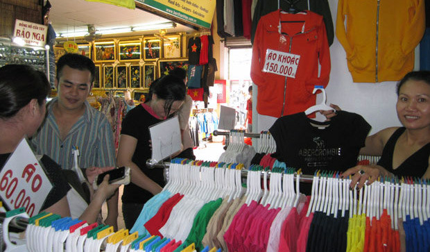 Hàng Việt quên hay khó vào chợ?