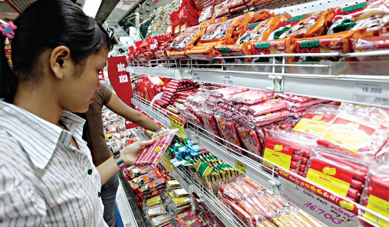 Xúc xích nóng phỏng tay