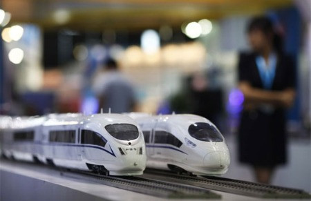 Đường sắt cao tốc Trung Quốc “dài cổ” chờ vốn