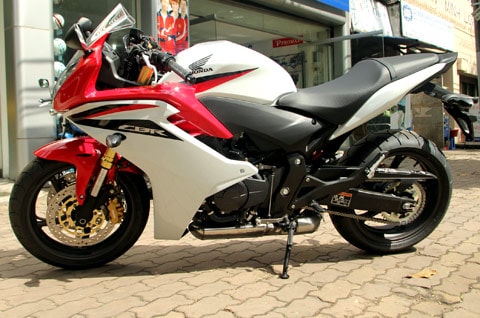Honda CBR600F trên phố Sài Gòn