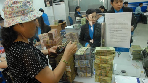 Lãi suất tiền gửi sẽ thấp hơn 14%
