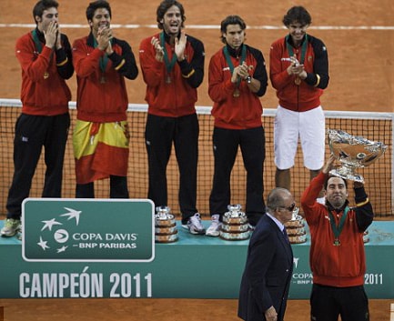 Nadal ngược dòng giúp Tây Ban Nha lên ngôi Davis Cup