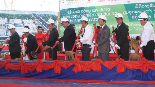 Đưa vốn sang Lào