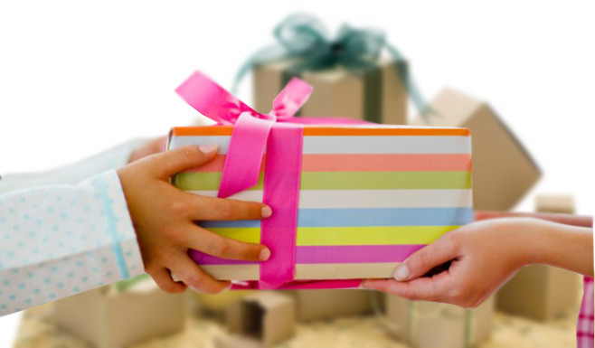 5 bước gây ấn tượng với khách hàng bằng quà tặng