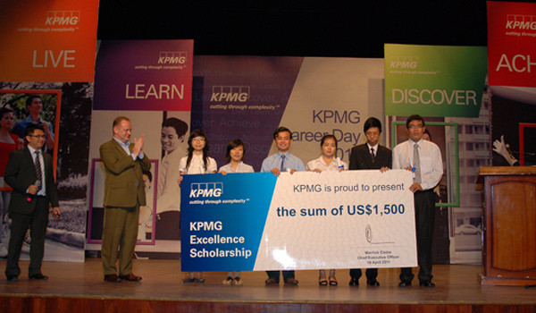 Học bổng xuất sắc KPMG-2012 