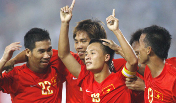 Bóng đá Việt Nam lên vị trí 97 thế giới