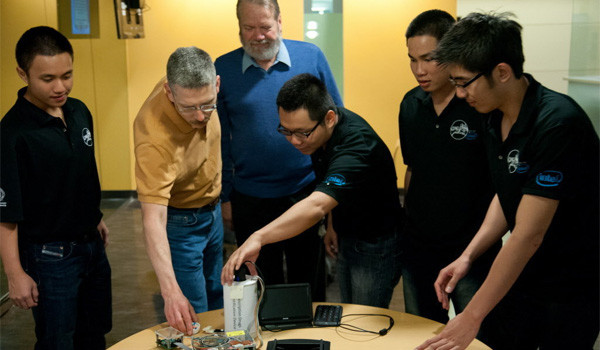 Sinh viên Việt về nhất thi thiết kế vi xử lý tại Mỹ