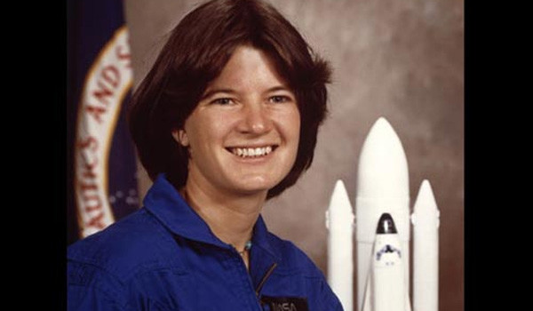 Nữ phi hành gia Mỹ đầu tiên bay vào vũ trụ qua đời