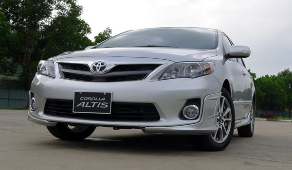 Toyota Việt Nam ra mắt phiên bản Corolla Altis 2.0RS 