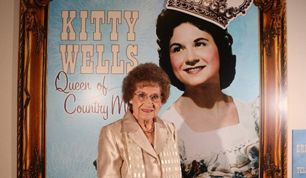 Vĩnh biệt Kitty Wells - nghệ sĩ vĩ đại của dòng nhạc đồng quê