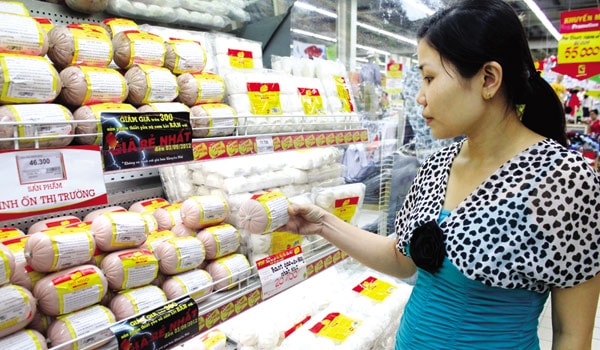 Người tiêu dùng tiếp tục thắt lưng buộc bụng