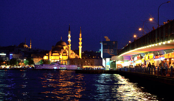 Hơi thở Istanbul trên cầu Galata