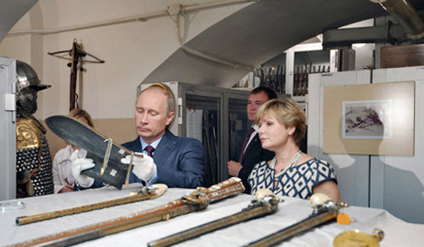 100 ngày Putin quay lại điện Kremlin