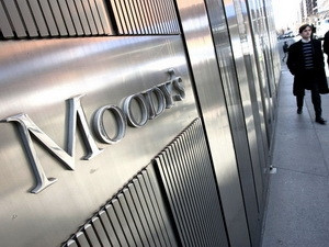 Moody's cảnh báo sẽ hạ mức tín nhiệm của Mỹ 