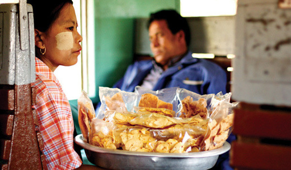 Ăn bánh ở Myanmar
