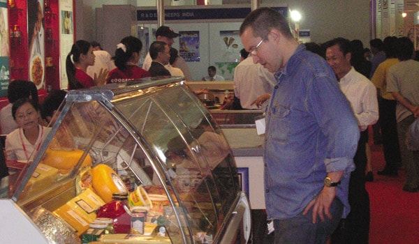 Thực phẩm ngoại xâm thực thị trường nội