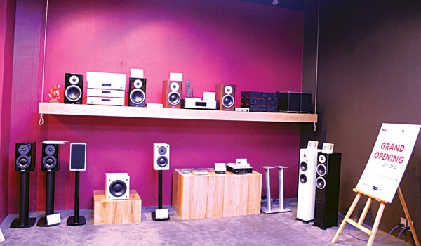Showroom Hificlub tại Vincom A