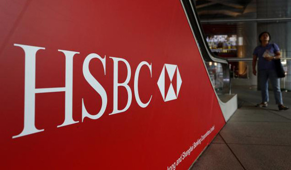 HSBC nộp phạt kỷ lục, Standard Chartered gục ngã