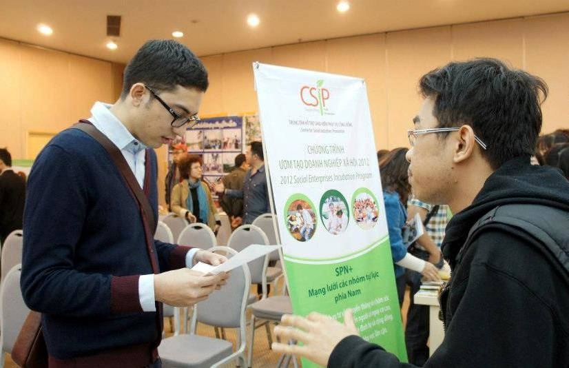 8 DNXH nhận vốn 10.000 đô la/DN 