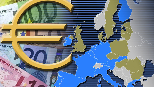 Eurozone tiếp tục đà suy thoái