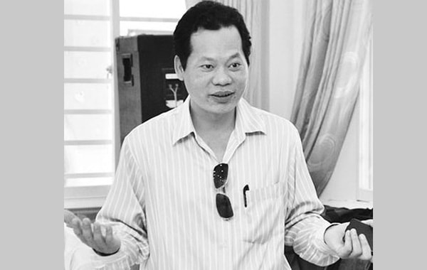 Tốt nghiệp y khoa, thành danh với cặp xách
