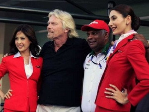 Tỷ phú Richard Branson sẽ làm tiếp viên cho AirAsia
