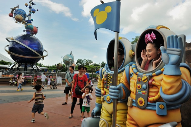 Disneyland phát triển nhờ chính sách một con của Trung Quốc