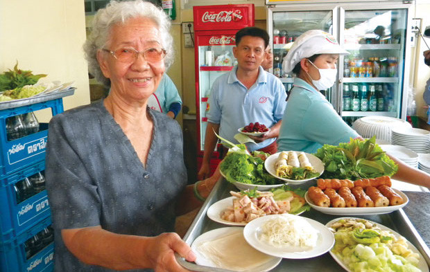 Thành tỷ phú Thái Lan nhờ gánh nem Huế của mẹ