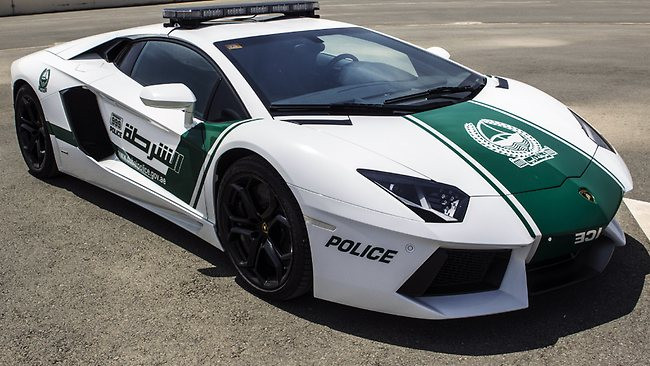Cảnh sát Dubai tuần tra bằng siêu xe Lamborghini