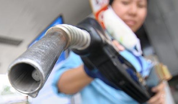 Tăng thuế nhập khẩu xăng dầu